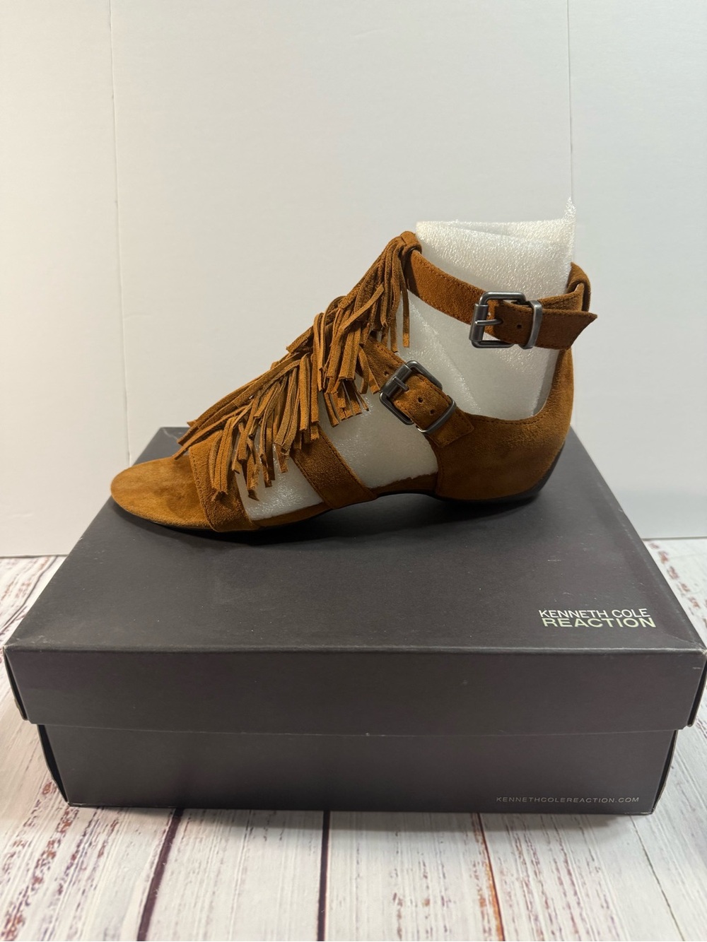 New in Box Kenneth Cole Reaction Audra Women's Brown Suede Fringe Sandals - Picture 4 of 9